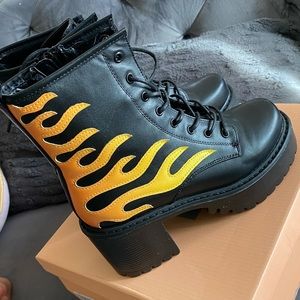 Chunky flames boots